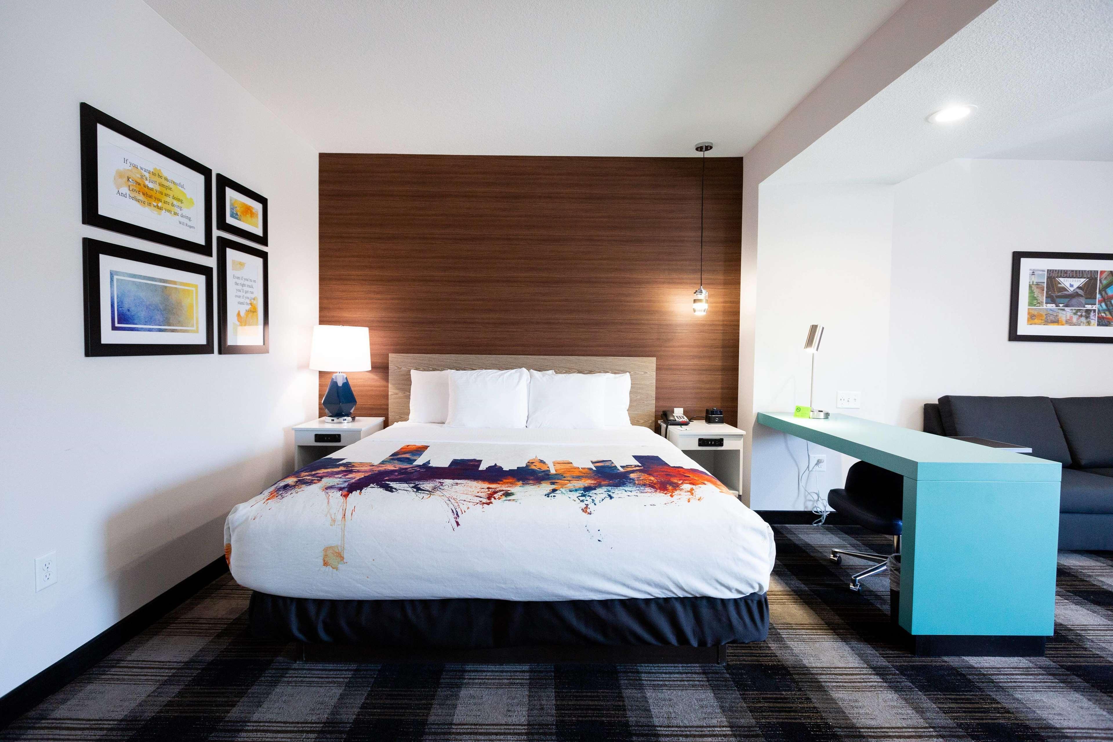 Hotel La Quinta By Wyndham Airport 3*