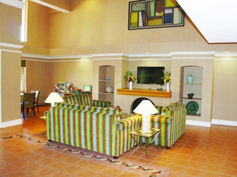 Hotel La Quinta By Wyndham Airport